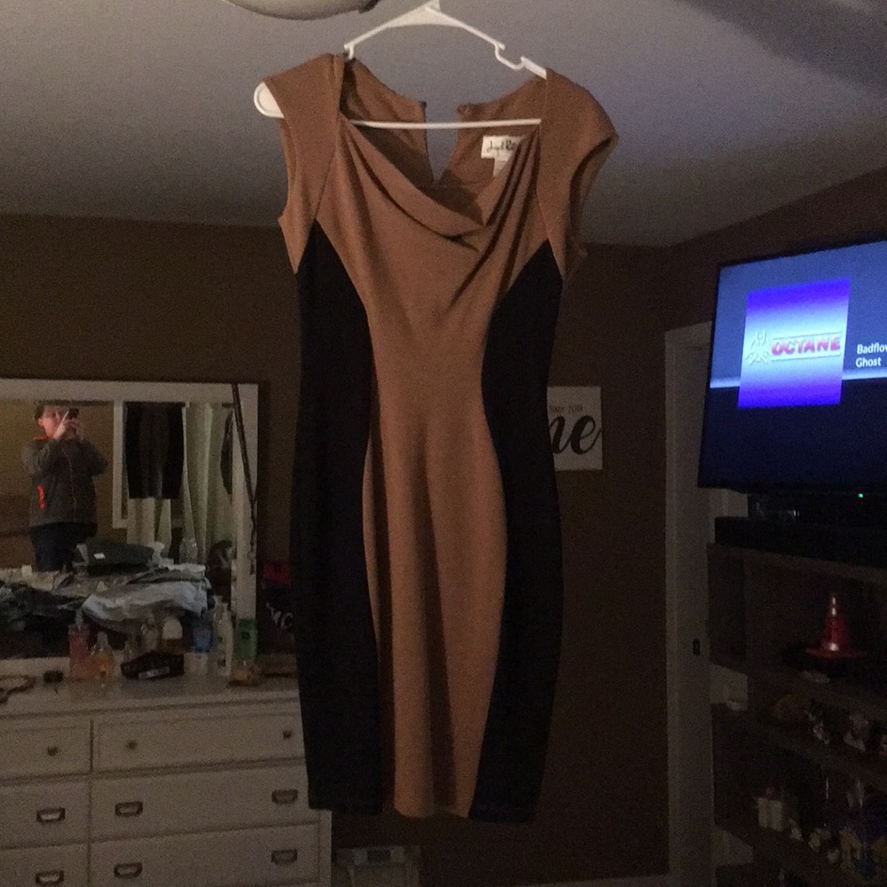 Dress - Picture 4 of 4